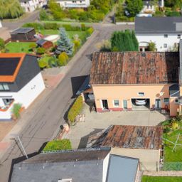 Renovierungsbedürftiges Einfamilienhaus mit großem Ausbaupotenzial und viel Platz!