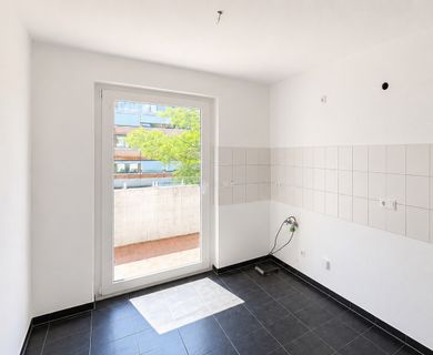 MODERNE 3-ZIMMERWOHNUNG MIT BALKON IM KREFELDER ZENTRUM ZU MIETEN! - Photo 1