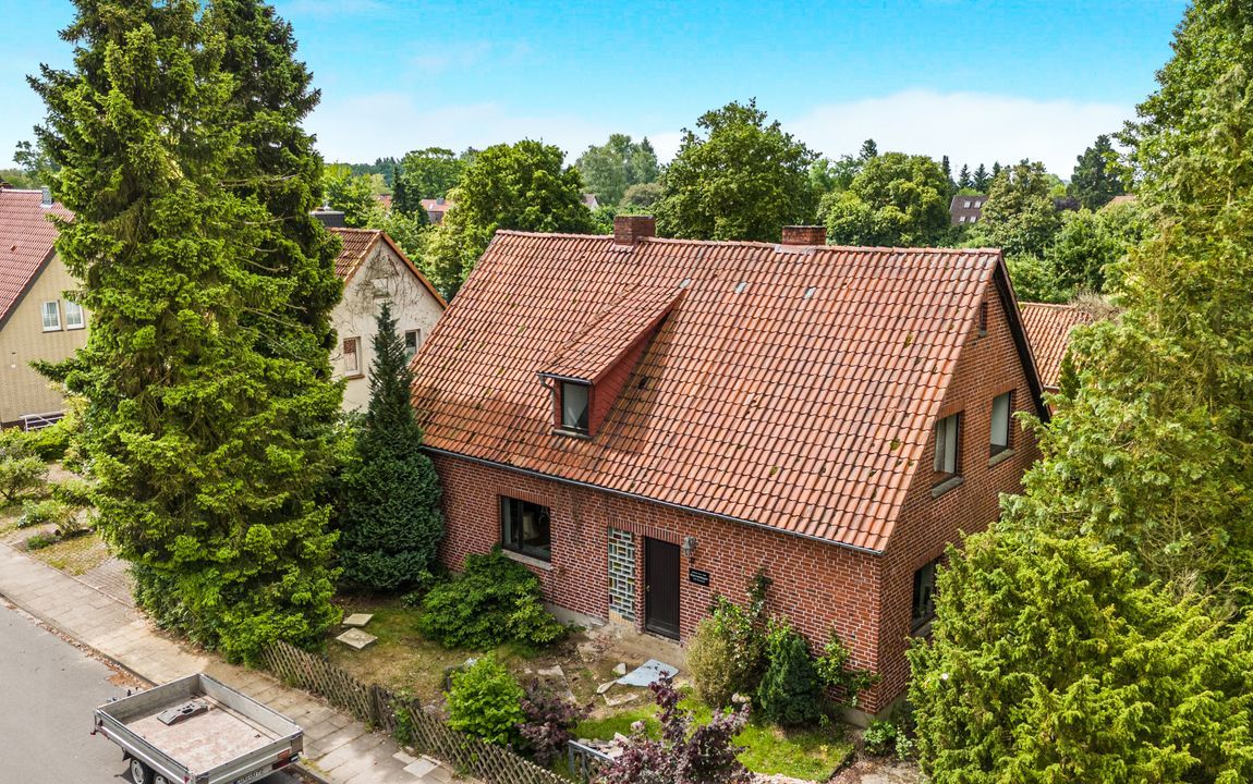 Einfamilienhaus mit Sanierungsbedarf auf Erbbaurechtsgrundstück – viel Potenzial in sehr guter Lage