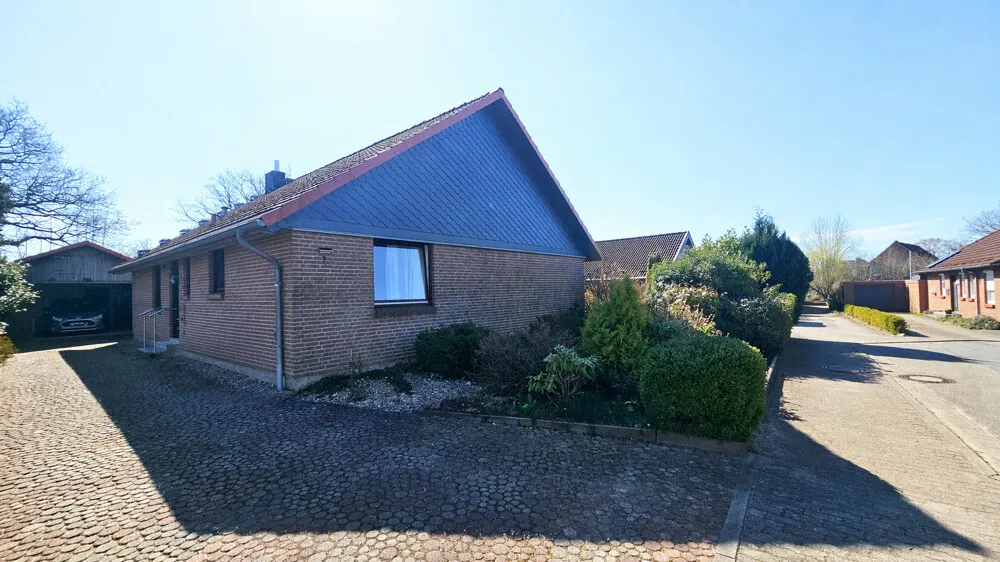 seitliche Vorderansicht von rechts