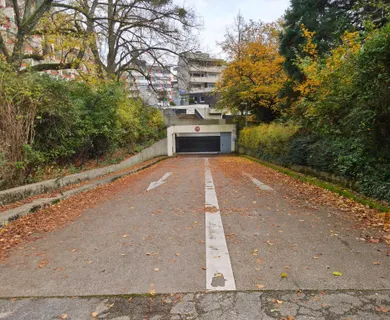Tiefgaragenstellplatz in der City von GL-Bensberg
