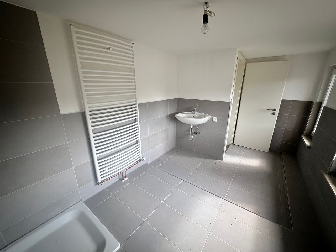 Einfamilienhaus mit Garten und Garage - Photo 3