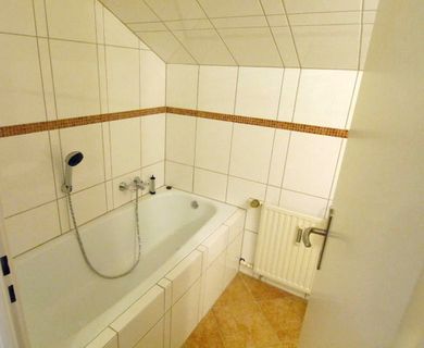 Stadt Blankenberg – Ideal für 1-3 Personen! 3-Zimmer-Dachgeschoßwohnung im ruhigen 3-Familienhaus - Photo 3