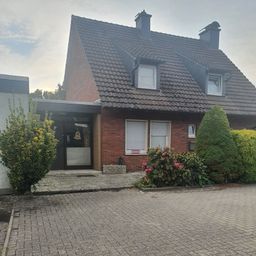 Wohnhaus in guter Lage auf großen Grundstück!!