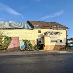 Bauernhaus als Hofstätte mit Nebengebäuden in unmittelbarer Nähe zu Hachenburg!