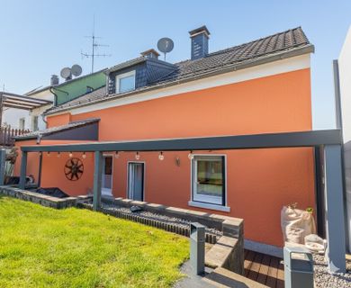 Modernes freistehendes ca. 130 m² großes Stadthaus mit schönem Garten  in  zentraler Lage