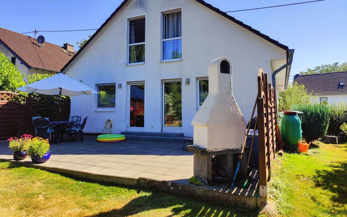 Einfamilienhaus mit Einliegerwohnung in idyllischer Ortsrandlage nahe Weyerbusch!