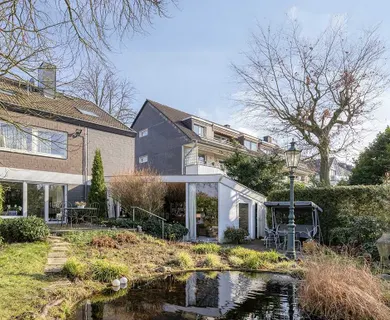 Dreifamilienhaus mit Praxisfläche in Ratingen-Cromford