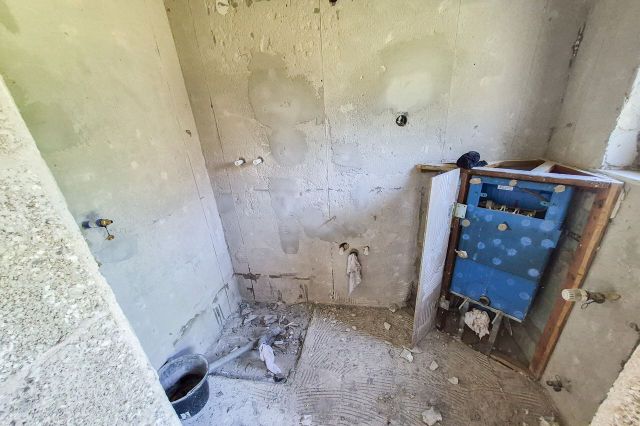 Bad - Wohnung links