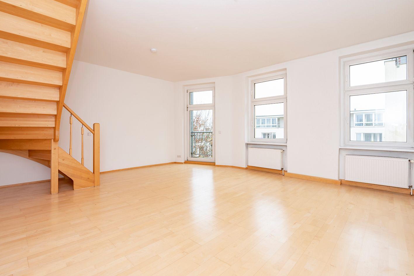 Extravagante Maisonette Wohnung mit 2 Balkonen !