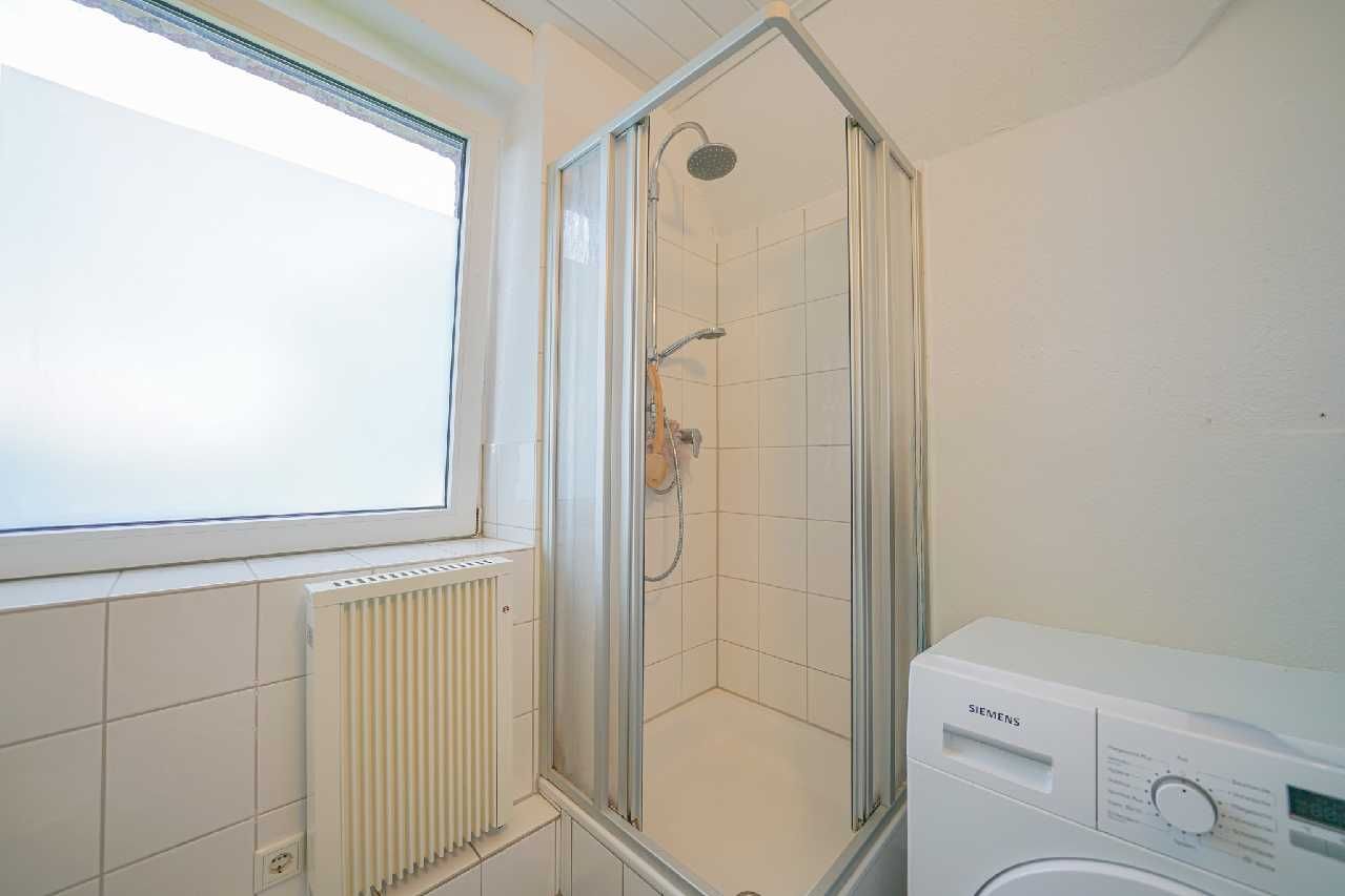 Ratingen-Ost: Helle 2-Zimmer-Wohnung mit Einbauküche und Gartenmitbenutzung - Photo 5