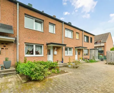 Gepflegtes Platzwunder: 104m² Wohnspaß + Wohndachgeschoss, Garten-Oase & Kellerbar in Top-Lage!