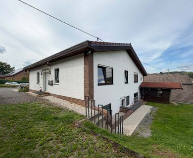 Vermietetes Einfamilienhaus mit ELW in ruhiger Ortsrandlage – nahe Hamm (Sieg)!