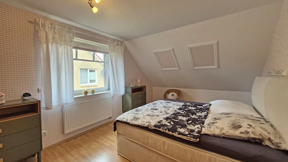 Schlafzimmer 1