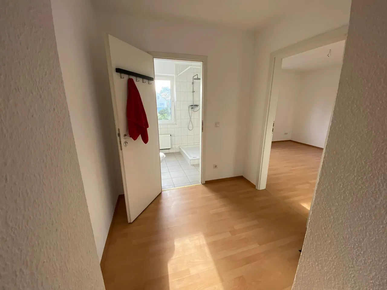 Modern wohnen: Helle 2-Zimmer-Wohnung mit Balkon - Photo 5