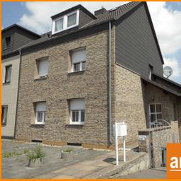 Geldanlage mit Perspektiven!
Haus mit 3 Wohnungen. Alle vermietet!