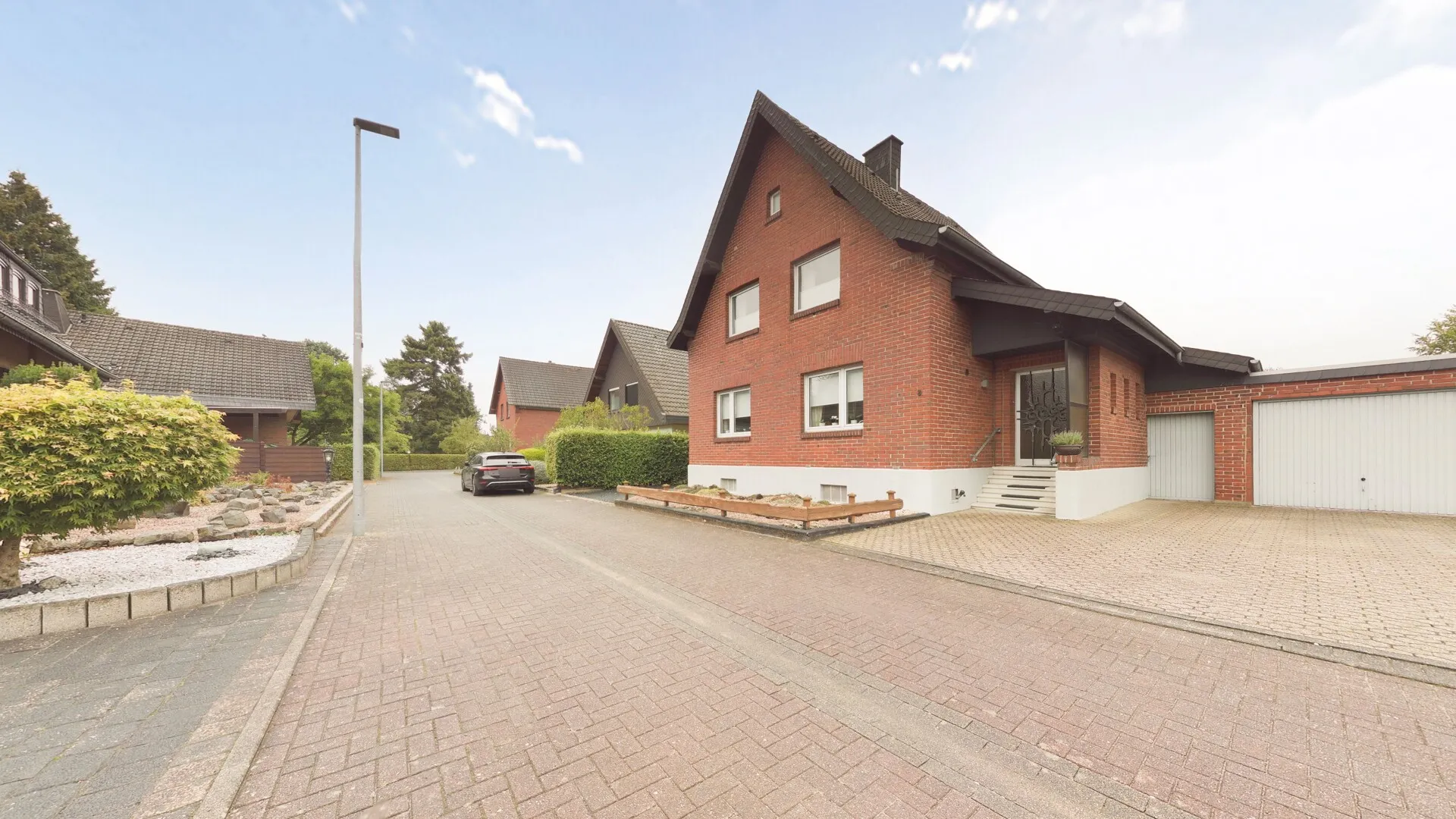 Einzugsbereite Wohnoase: Stilvoll renoviertes Einfamilienhaus auf ca. 924 m² Sonnengrundstück