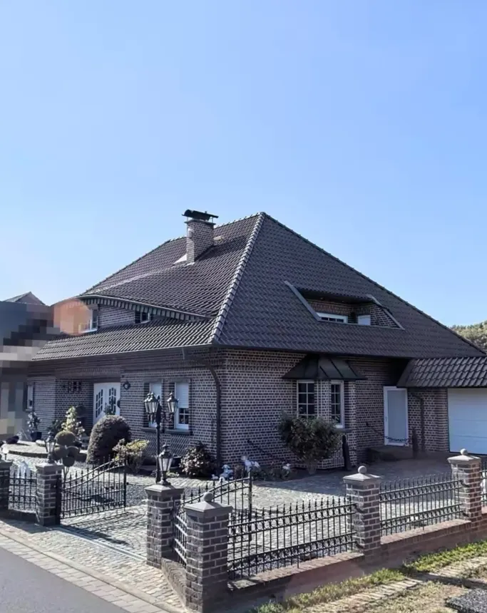 Kerken-Eyll: Hochwertiges Zweifamilienhaus in schöner Lage mit Traumgrundstück