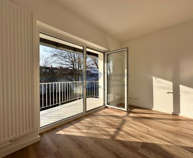 Erstbezug nach Sanierung: Grüne Aussicht vom Westbalkon