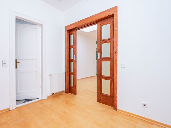 Provisiosfreie Dachgeschosswohnung mit großzügigem Wohnbereich !