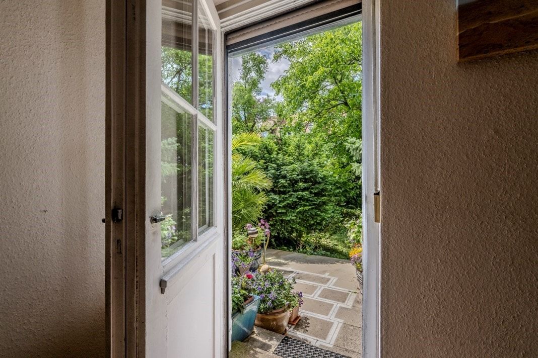 Blick aus dem Wohnbereich