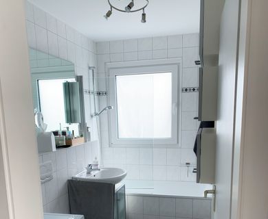 Wohnen im Grünen – Charmante 2-Zimmer Wohnung mit zwei Balkonen in Rösrath - Photo 5