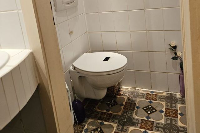 WC 1 von 2