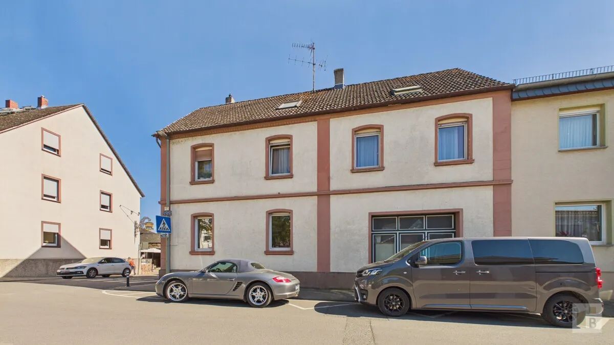 Vermietetes Wohnhaus mit drei Einheiten – solide Kapitalanlage mit Entwicklungspotenzial