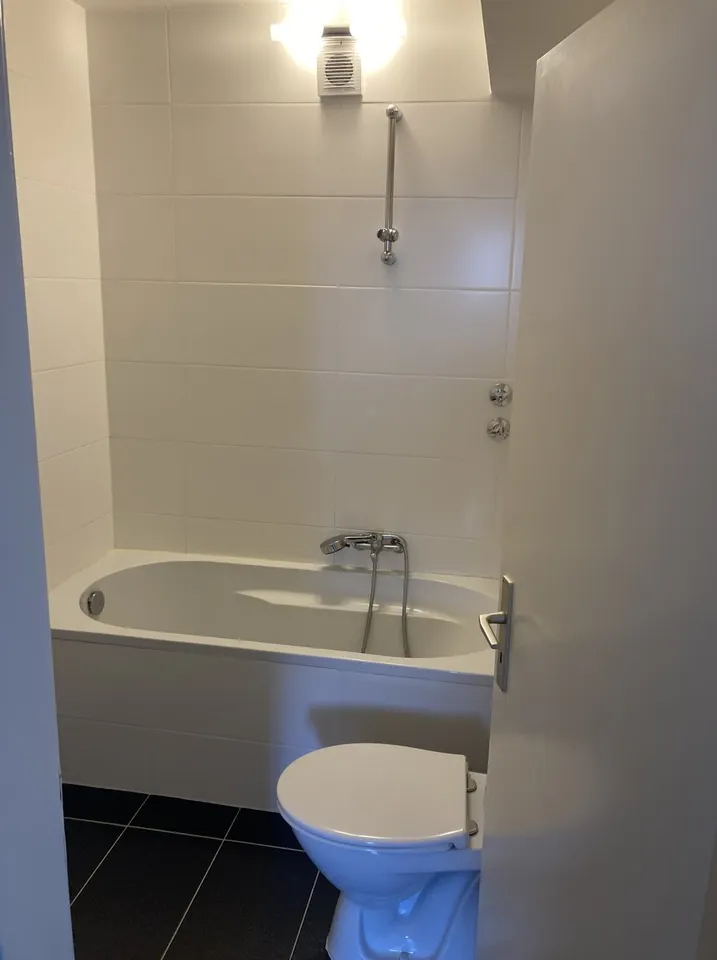 Exklusive 3-Zimmer-Wohnung – komplett renoviert - Photo 2