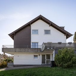 Einfamilienhaus mit Einliegerwohnung und Fernblick – Platz für Familie, Generationen oder Vermietung