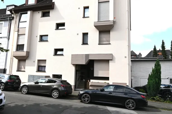 **** Gemütliche 2-Zimmer-Wohnung mit überdachtem Balkon in kleiner Wohneinheit... ****