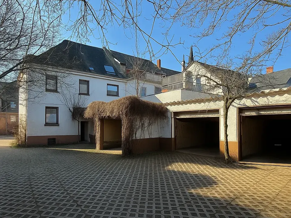 Vermietetes Mehrfamilienhaus in Toplage von Koblenz mit Garagen, Carport und Stellplätzen!
