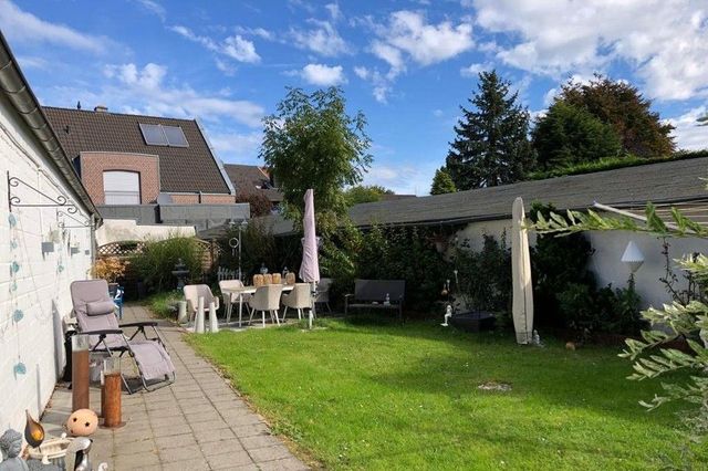 Garten hinter den Garagen