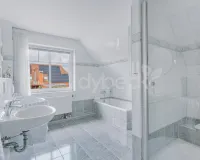Helles Badezimmer