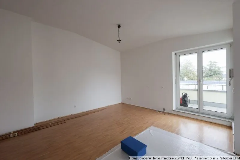 Galerie-Wohnbereich mit Zugang zur Terrasse