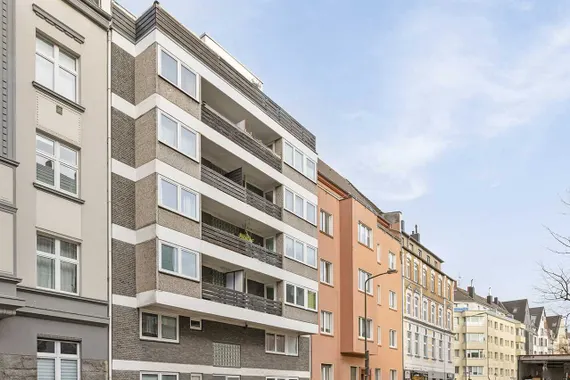 Ideal aufgeteilte 2-Zimmer-Wohnung mit zwei Loggien  und  Aufzug in Düsseldorf-Pempelfort