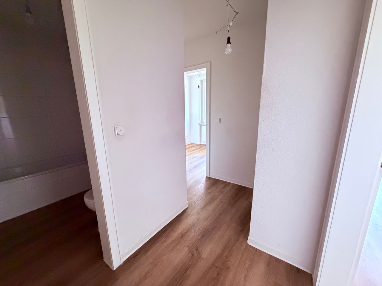 Komplettsanierung! 1-Zimmer-Wohnung mit Balkon - Foto 5