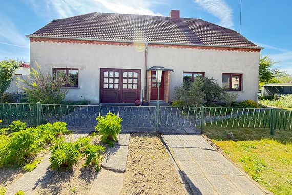 Einfamilienhaus mit viel potenzial und weitläufigem Grundstück