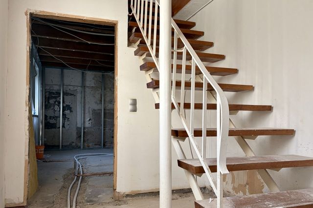 Treppe zum DG - ehem. Scheune