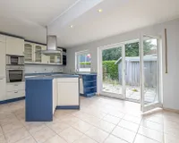 Küche mit Terrassenzugang