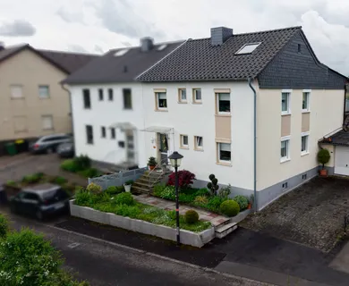 Gepflegte Doppelhaushälfte mit Platz für zwei Familien in ruhiger Wohnlage von Hennef