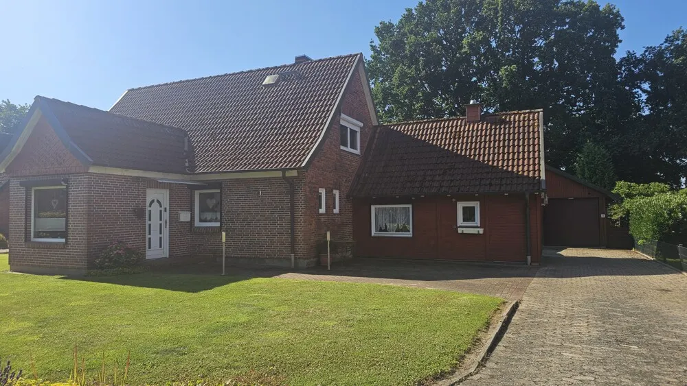 seitliche Vorderansicht von rechts