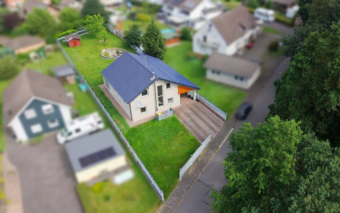 Verklinkertes Einfamilienhaus mit Wintergarten, Garage und Garten in ruhiger Wohnlage!