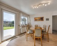 Wohnbereich mit Zugang zum Garten 