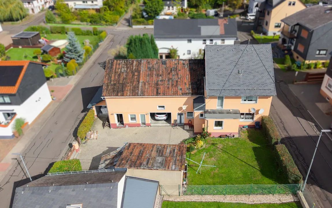 Renovierungsbedürftiges Einfamilienhaus mit großem Ausbaupotenzial und viel Platz!