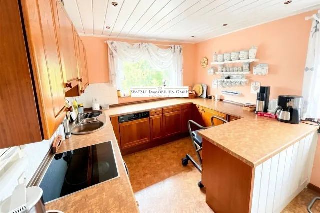 Hauptwohnung Küche-Esszimmer - (KI generiert)