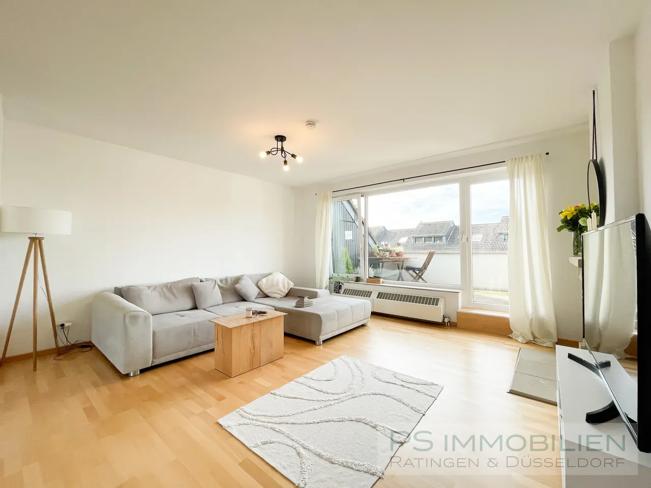 Lichtdurchflutete 3,5 Zi Maisonette-Wohnung mit 2 großen Balkonen direkt am Poensgen-Park - Photo 2