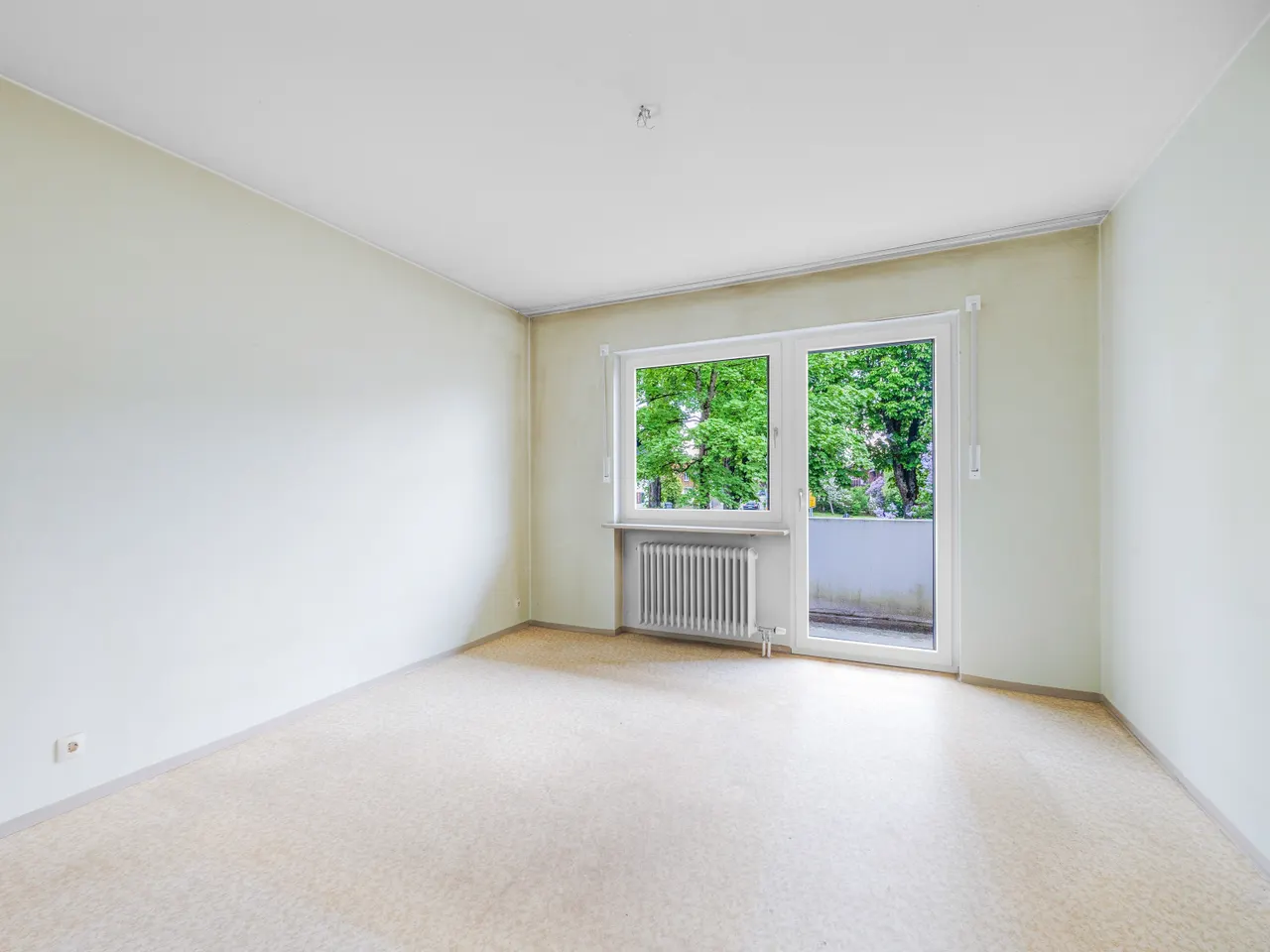 Schlafzimmer mit Balkon
