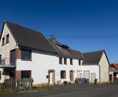 Charmantes Zweifamilienhaus in ruhiger Wohnlage nähe Neustadt (Wied)!