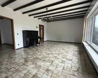 Wohnzimmer m. angr. Essplatz